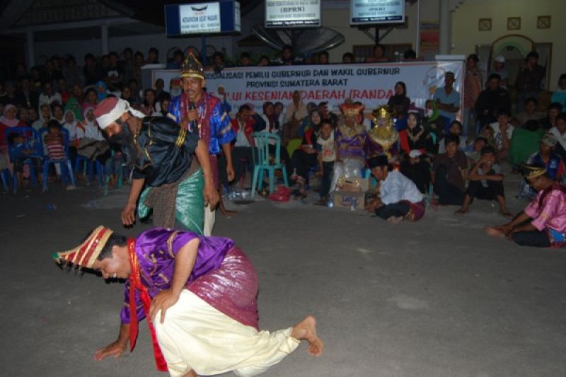 KPU Sumbar Sosialisasikan Pemilu Kada dengan Randai