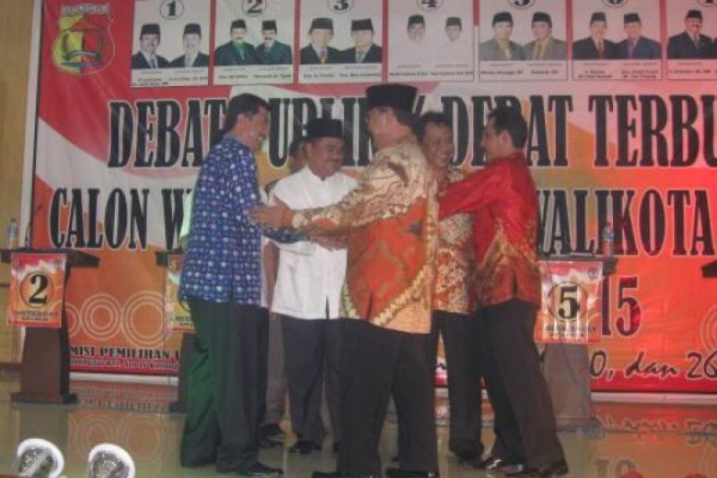 Debat Damai Lagi