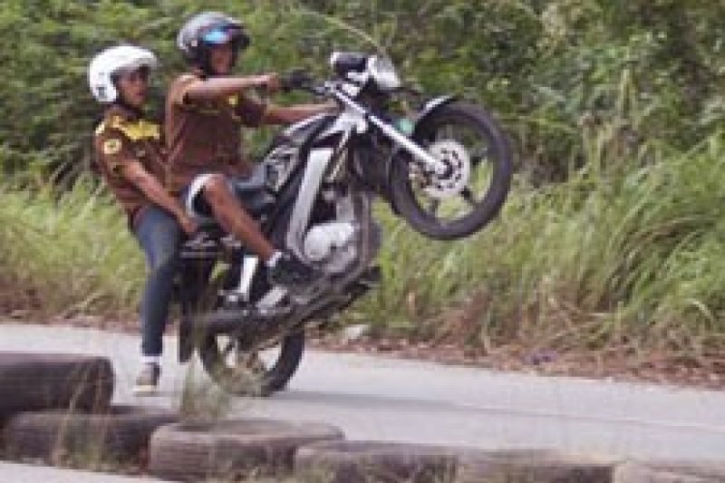 Balap Motor - 129 Pemula Adu Nyali Dalam ''Drag Bike'' Karimun