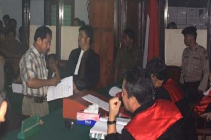 Sidang Elly Lasut