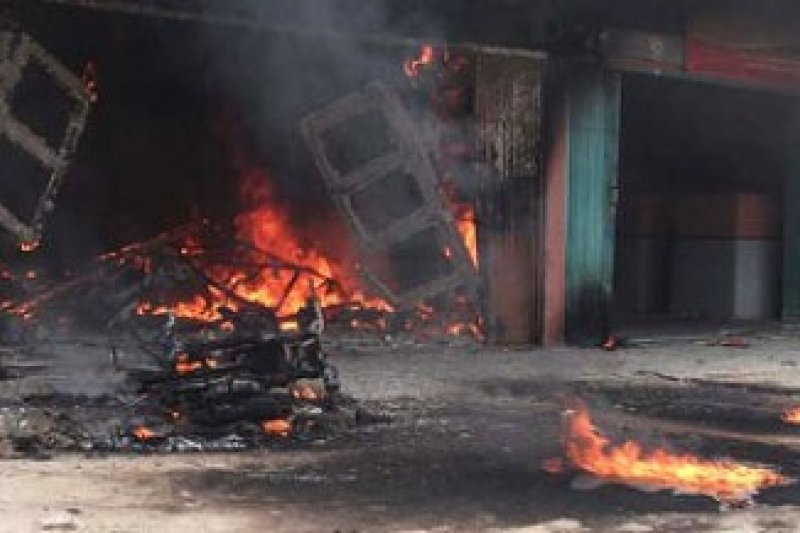 Lidah Api Memangsa Sebuah Bengkel Sepeda Motor di Tanjung Balai Karimun