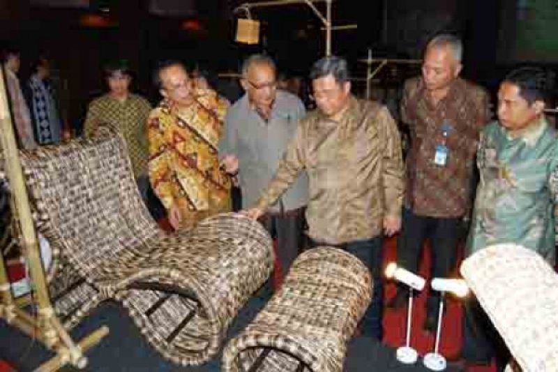 Harga Rotan Cirebon Naik Perajin Gunakan Sisa