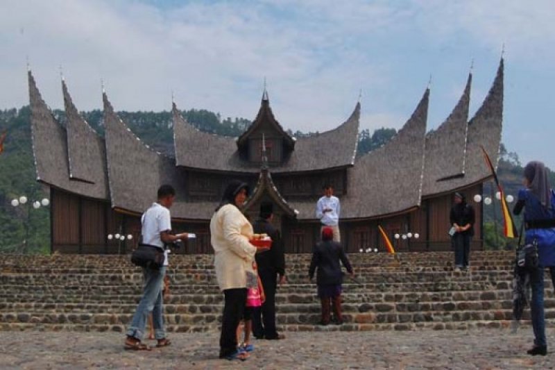 ISTANA PAGARUYUNG