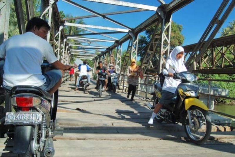 JEMBATAN RUSAK