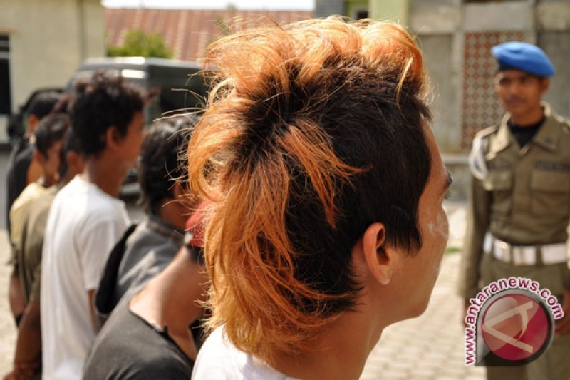 2 Anak Punk Kabur Dari Pembinaan Mental Dan Rohani Antara News<script async src=