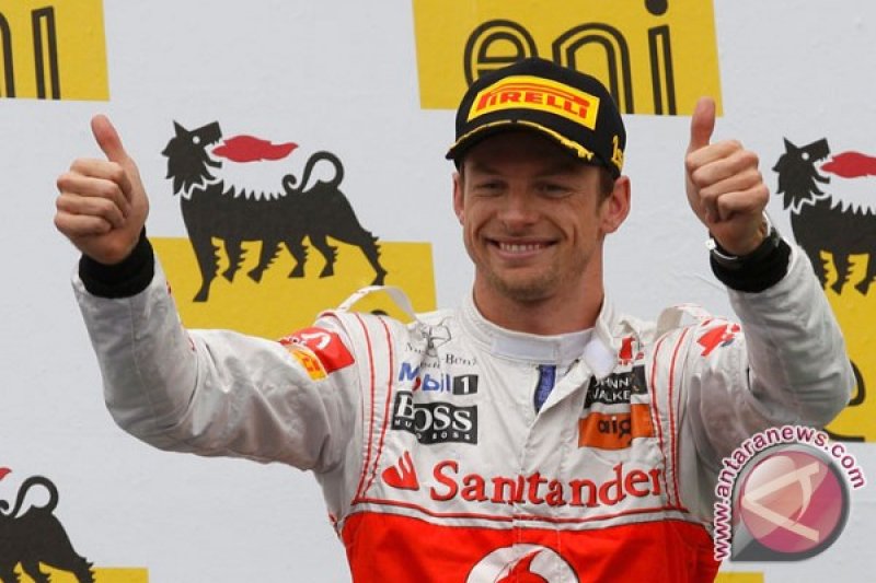 Jenson Button juarai ajang balap virtual Legends Trophy