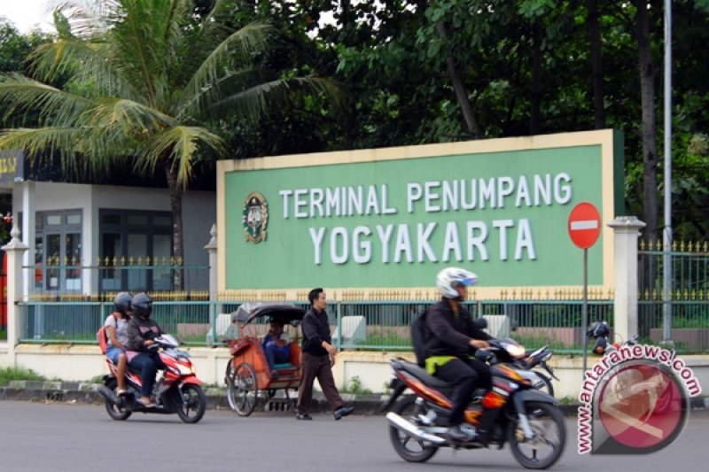 Ratusan penumpang terlantar di Giwangan