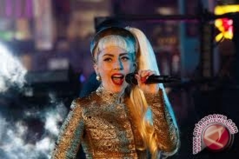 Lady Gaga menangis saat aktingnya dipuji