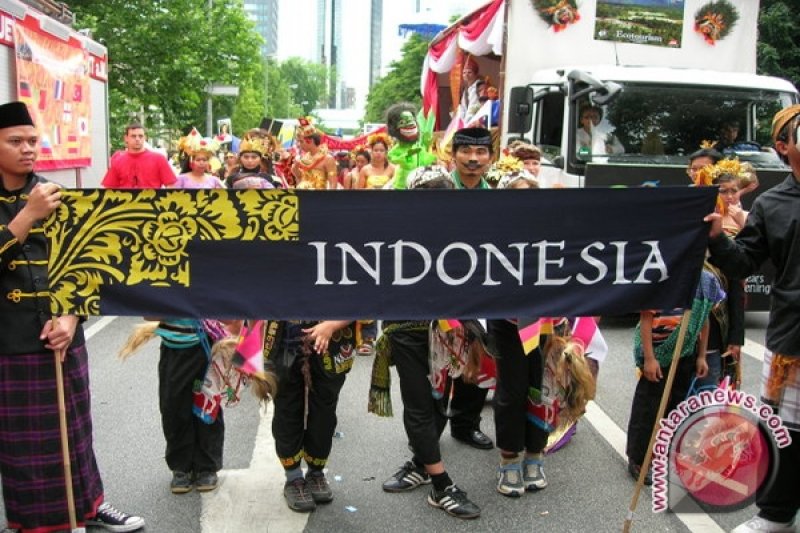 Karnaval busana tradisional tutup workshop ekonomi 