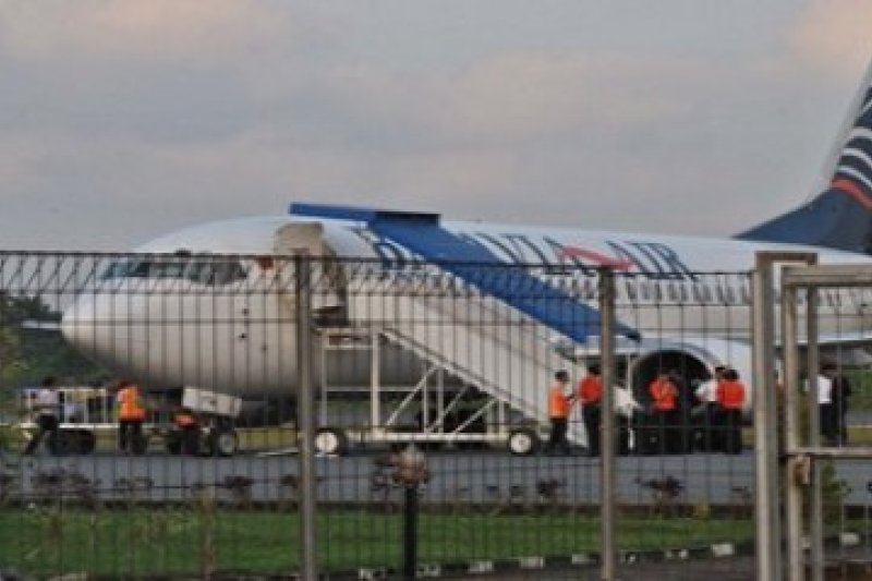 Batavia Air Rusak/Henky Mohari
