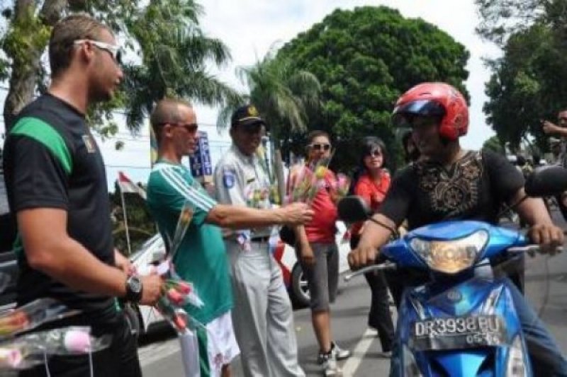 LIBATKAN WISATAWAN ASING