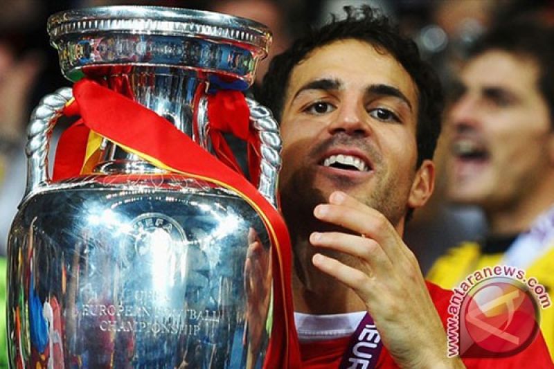 Cecs Fabregas umumkan 'gantung sepatu' sebagai pemain sepak bola