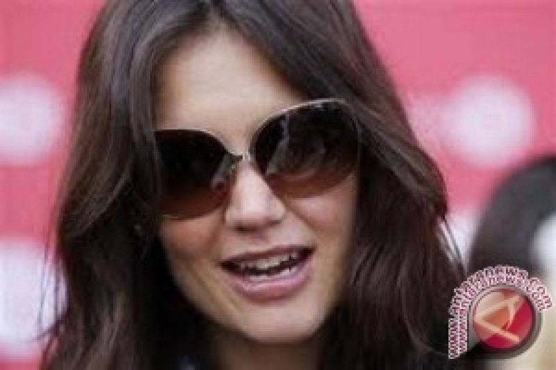 Katie Holmes dan Anaknya Terlibat Kecelakaan Mobil