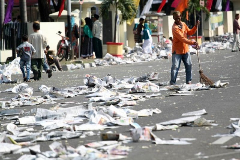 BERSIHKAN SAMPAH