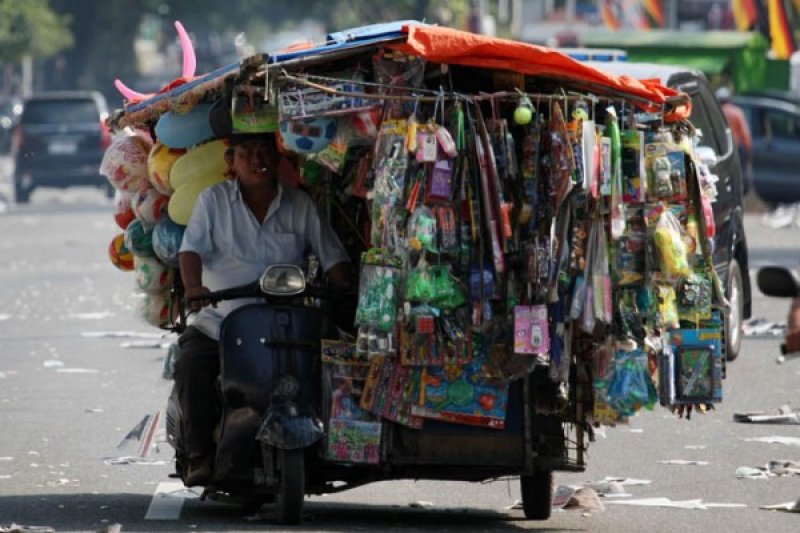 PENJUAL MAINAN