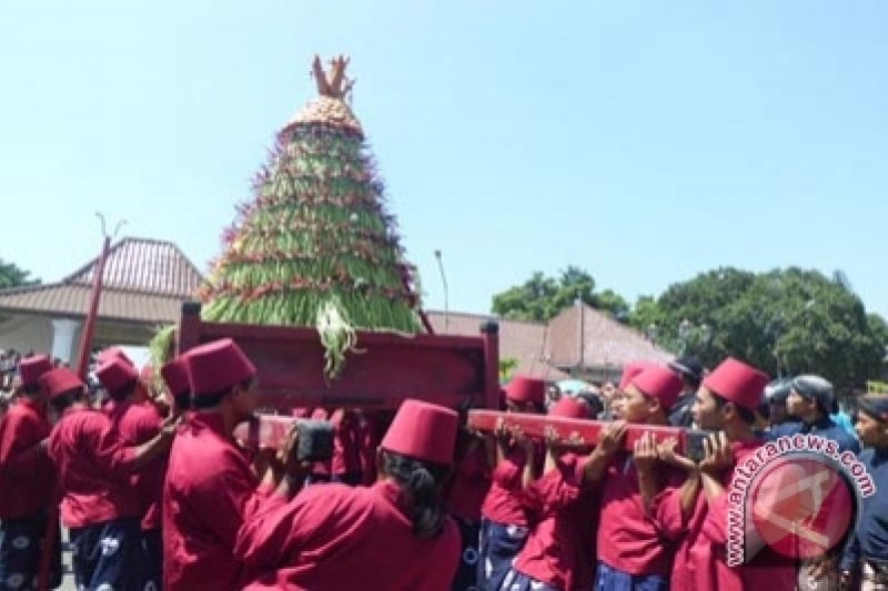 Kraton Yogyakarta selenggarakan "grebek besar"