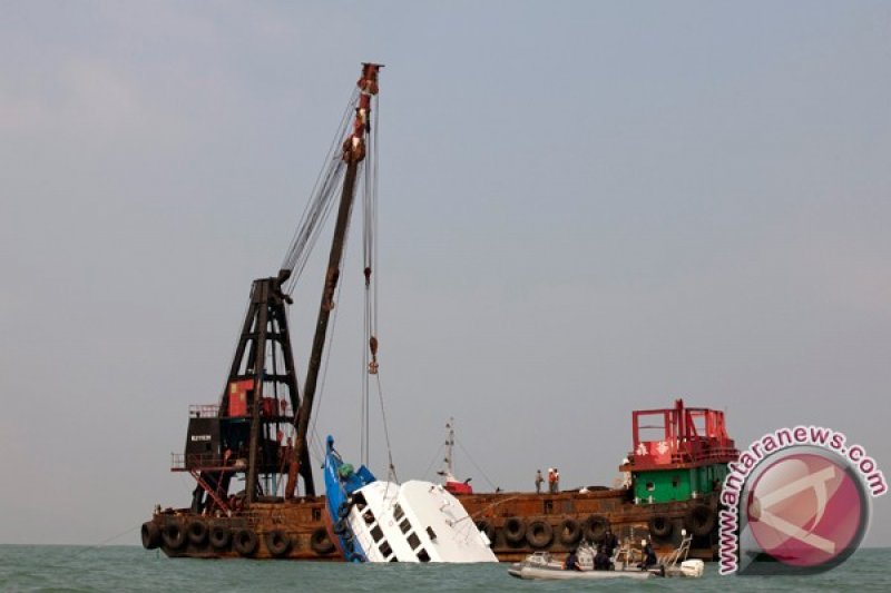 Sedikitnya 14 orang hilang setelah tabrakan dua kapal barang di China
