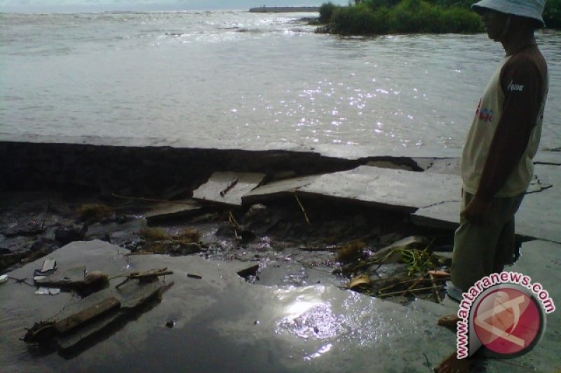 Talud Dermaga Pantai Samas Rusak Diterjang Ombak Antara News Yogyakarta Berita Terkini 