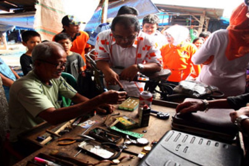 KUNJUNGI PELAKU USAHA KECIL