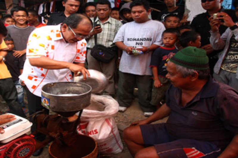 KUNJUNGI PELAKU USAHA KECIL