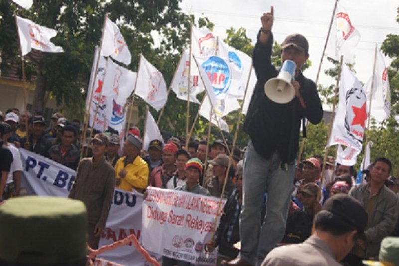 Tuntut Pelepasan Tanah Ulayat