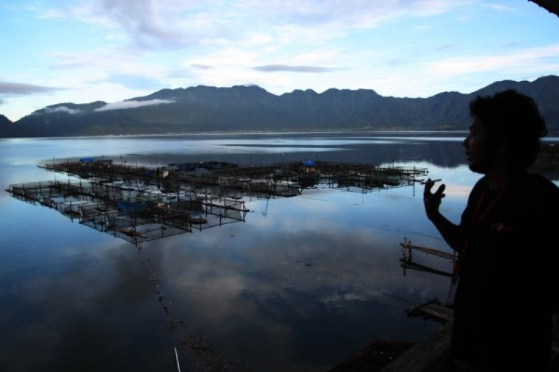 WISATA DANAU MANINAJU