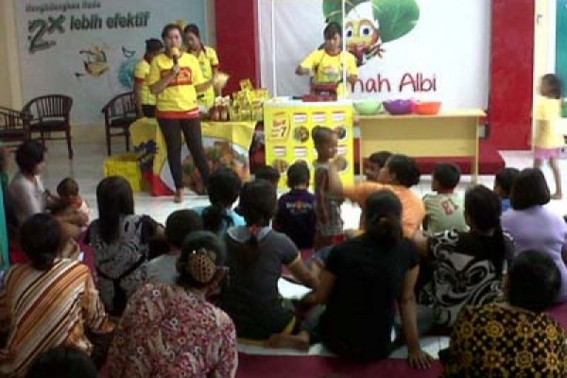Tim Indofood Ajari Memasak yang Benar di Rumah Albi