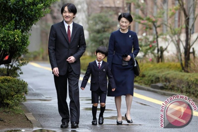 Masa depan kekaisaran Jepang berada di pundak pangeran usia 13 tahun