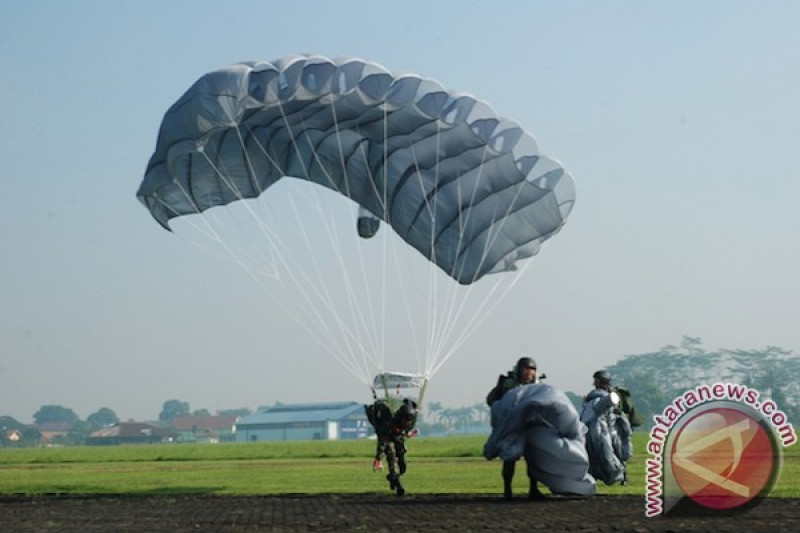 Korps Pasukan Khas TNI AU uji parasut baru