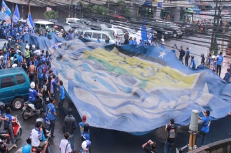 Polisi Larang Bobotoh Ikut Rombongan Kirab Persib