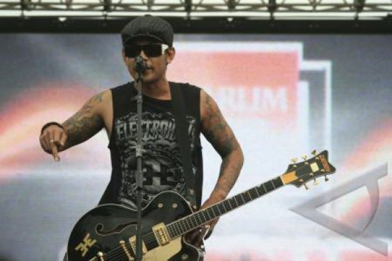 Band Sid Gemar Punguti Sampah Di Depan Penggemar Antara News