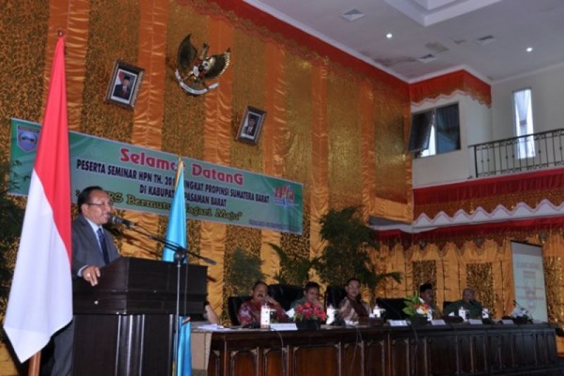 Memberikan Sambutan Saat HPN