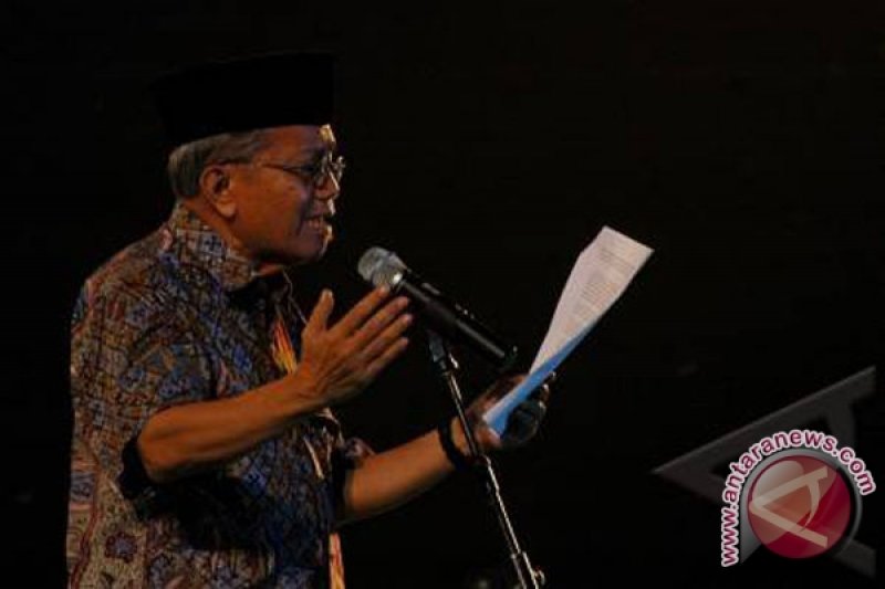 Sastrawan Taufik Ismail Baca Puisi Di Prancis Antara News Sumatera Selatan