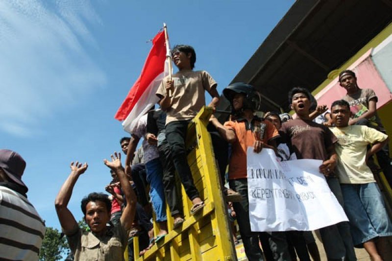 TOLAK  TAMBANG BIJIH BESI