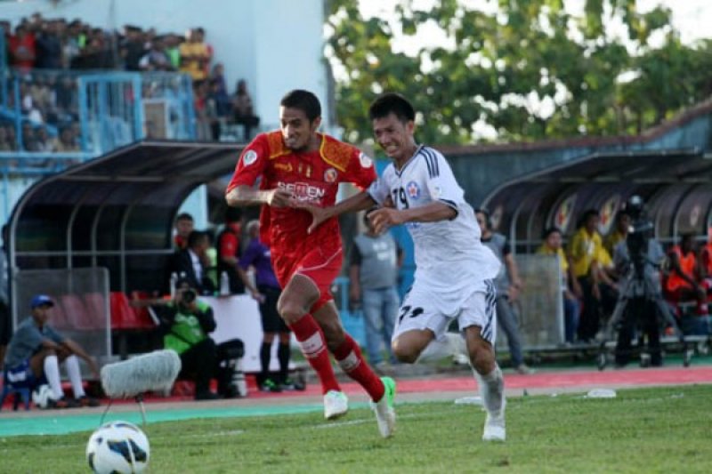 SEMEN PADANG LOLOS DELAPAN BESAR