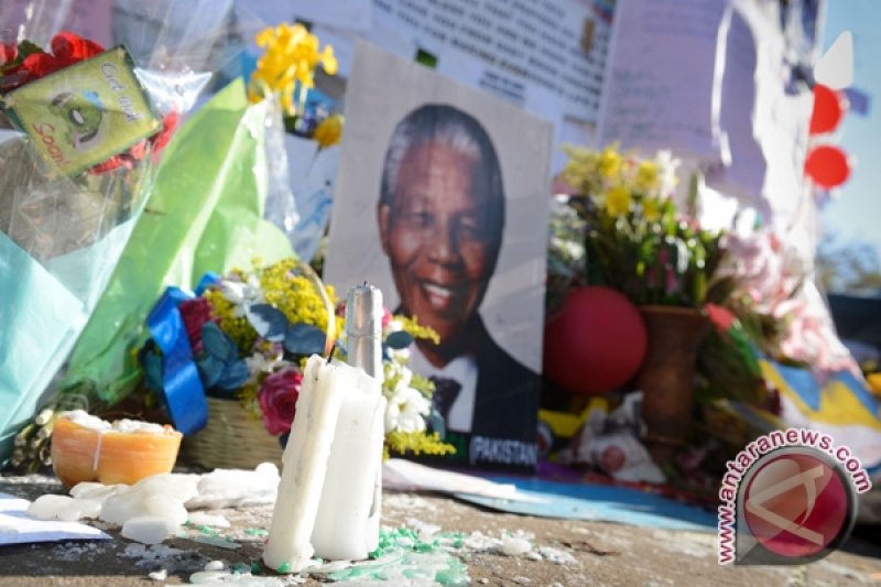 Nelson Mandela Dikebumikan Di Qunu Antara News Sumatera Selatan