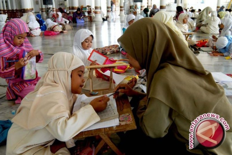  Anak  perlu belajar Al  Quran  sejak dini ANTARA News 