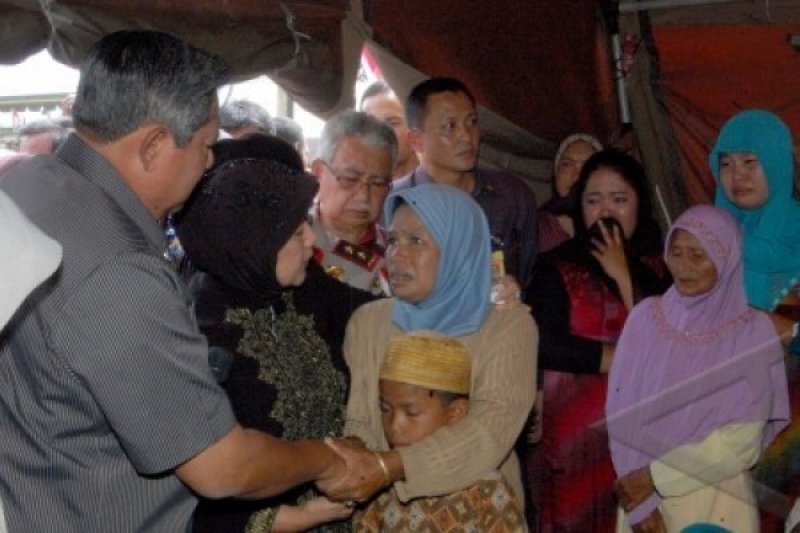 SBY KUNJUNGI  KORBAN GEMPA