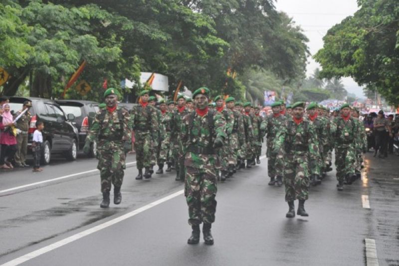 TNI Ikut Ramaikan Pawai