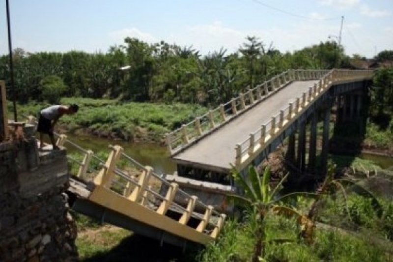 JEMBATAN PUTUS