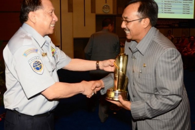 Piala WTN dari Menteri Perhubungan