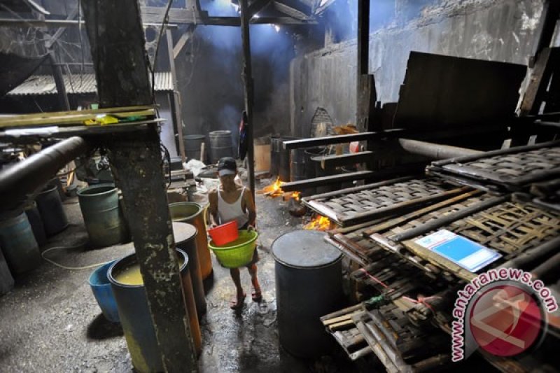 Perajin Tempe Mogok Produksi