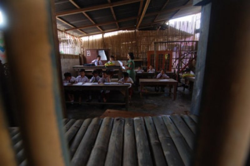 Sekolah Berdinding Bambu