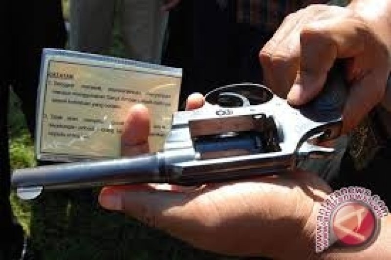Polisi Sita Pistol Replika Saat Razia Preman