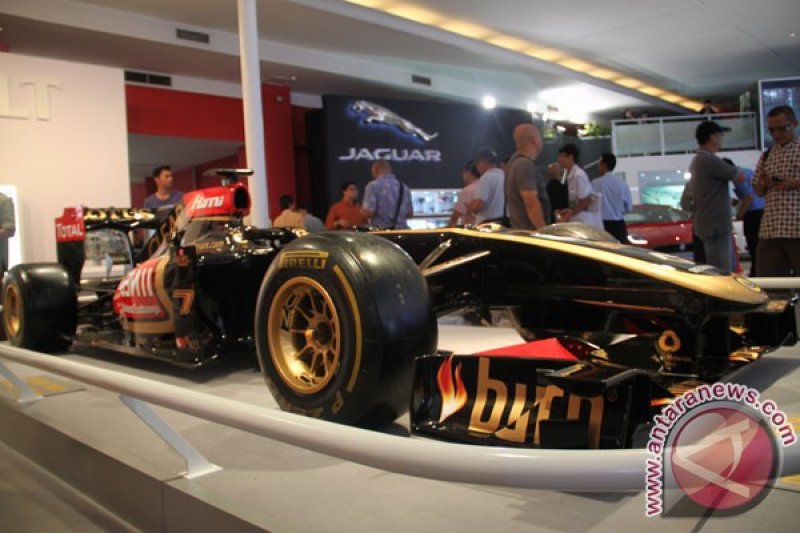 Mobil F1 Tim Lotus Renault di IIMS 2013