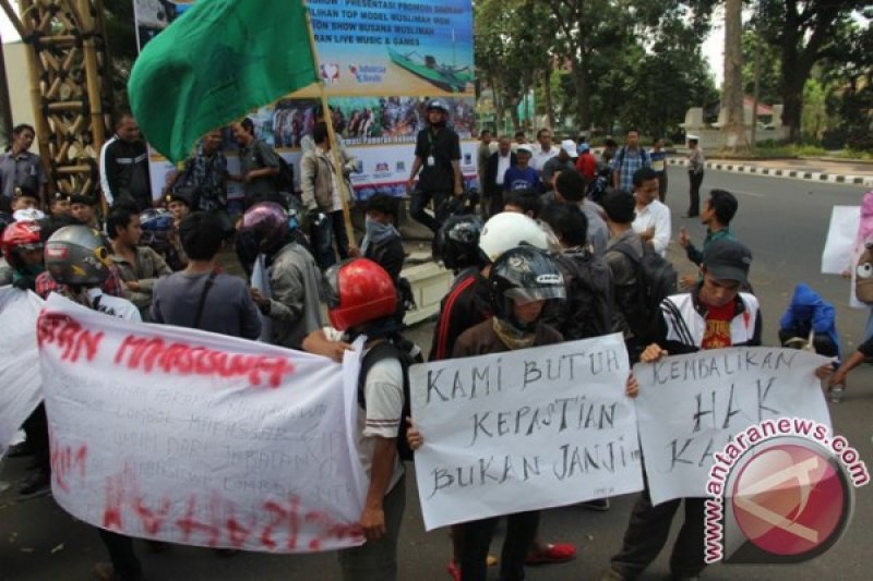 Mahasiswa desak Pemprov NTB beli tanah di Makassar