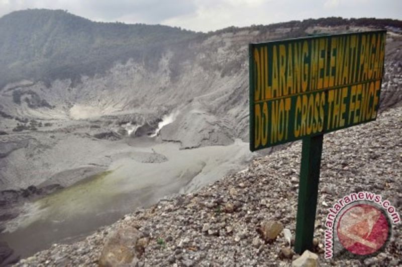 Gunung Tangkuban Perahu Waspada