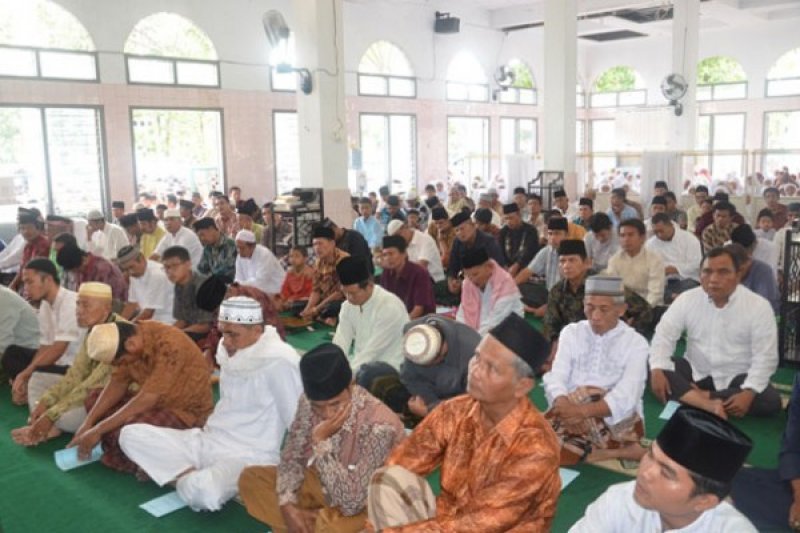 Jemaah Shalat Id di Masjid Nurul Falah Lubukbasung