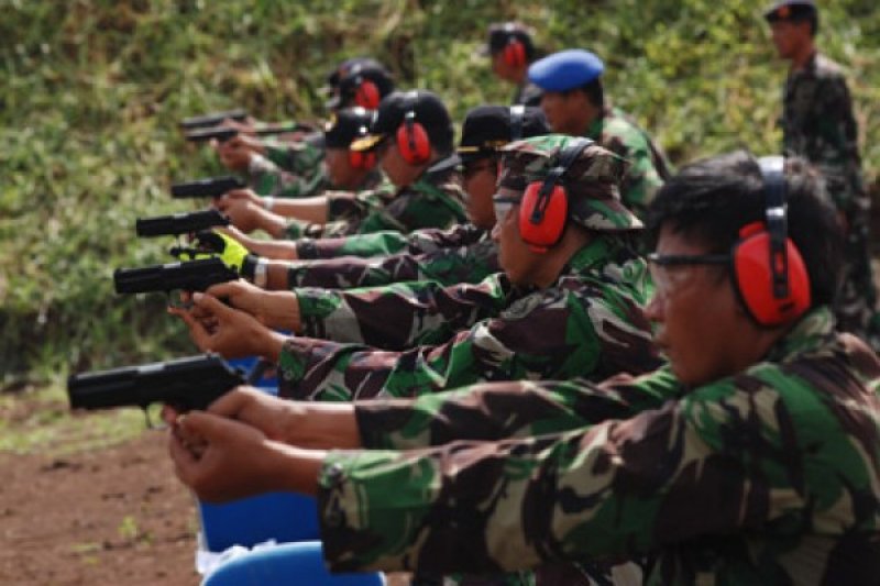 Latihan Menembak TNI AL