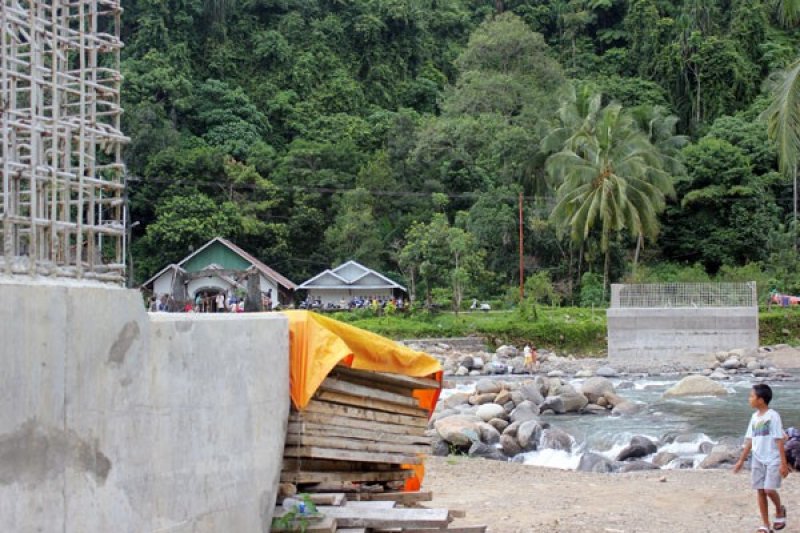 PENGERJAAN JEMBATAN TERBENGKALAI